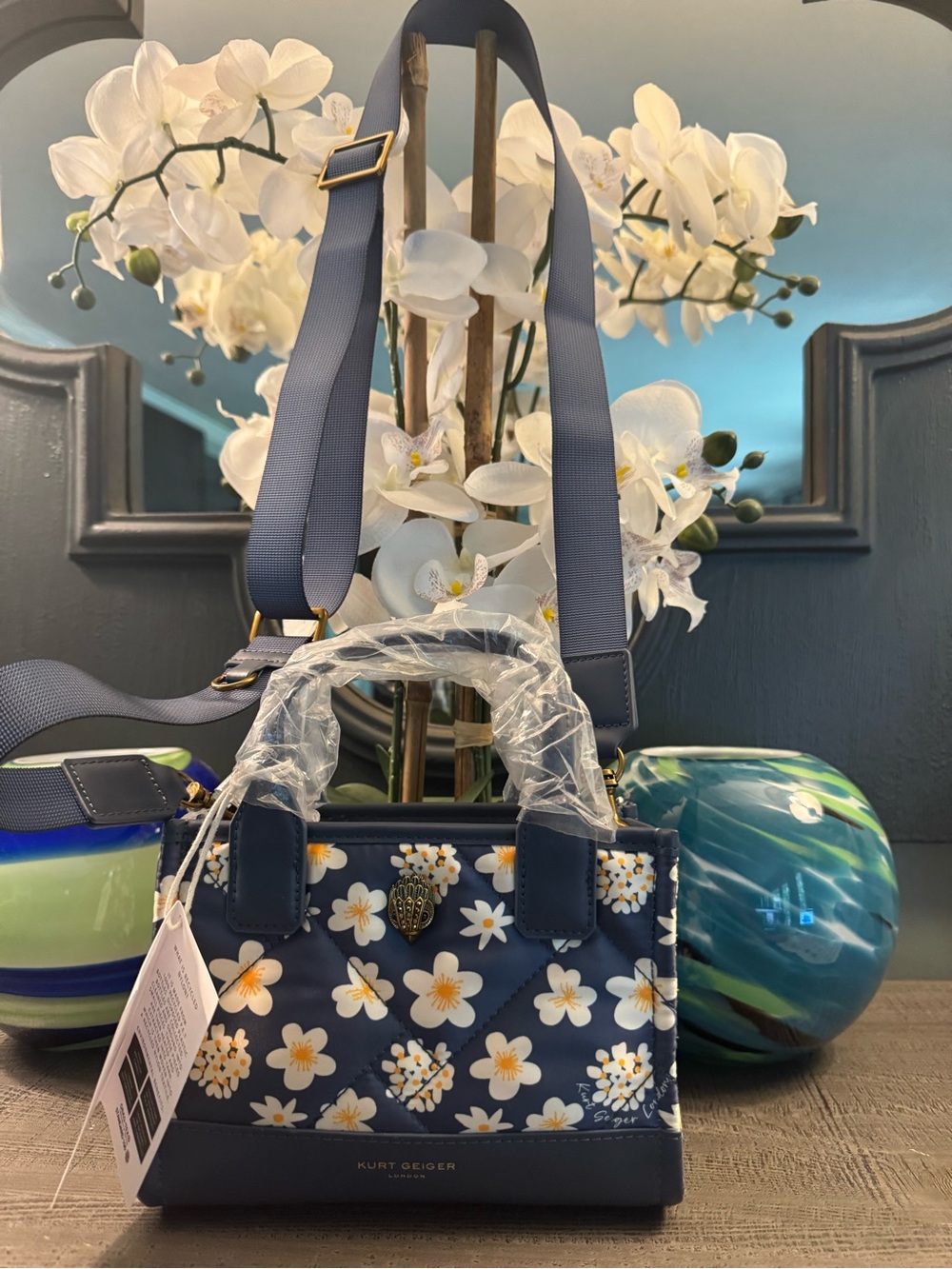 NWT Kurt Geiger Navy Floral Mini Crossbody Bag - ADORABLE 🌼 - Picture 1 of 4